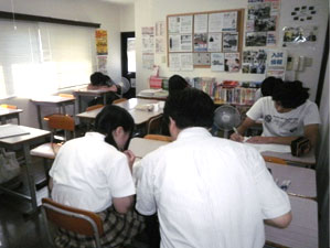 7月31日(火)神戸校で、夏休みを有効に過ごそう!をタイトルに『英語力を飛躍的に伸ばす受験生の心得と英語力UPの体験授業』を開催致しました。